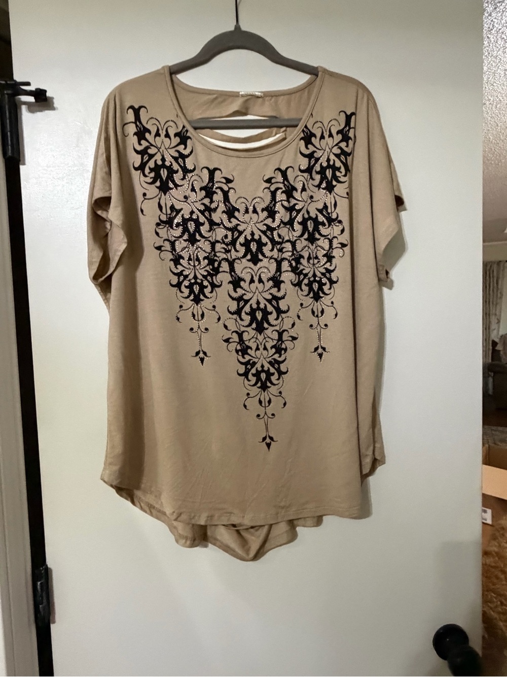Vocal Women's Beige Short-Sleeve Scoop Neck Top w/Black Filigree & rhinestones